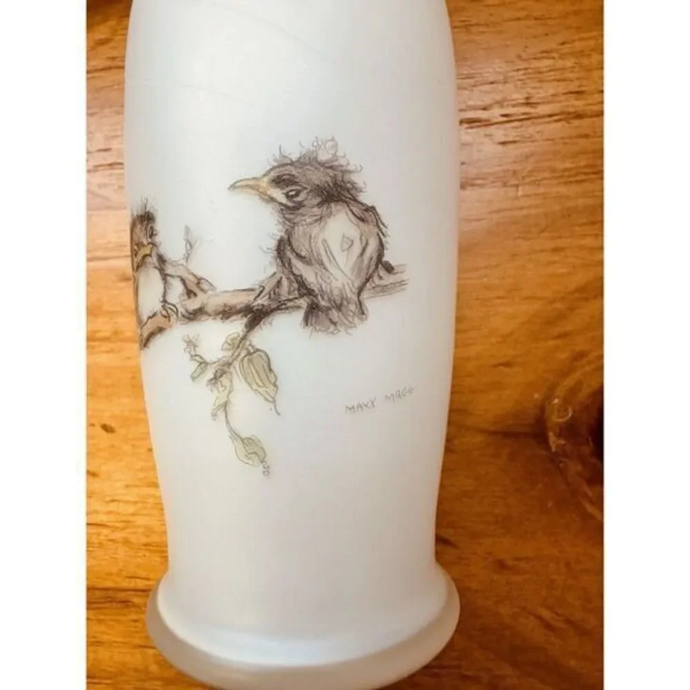 Vintage Enesco Vase‎ Baby Birds by Mary Mugg Frosted White Glass Gold Trim 6